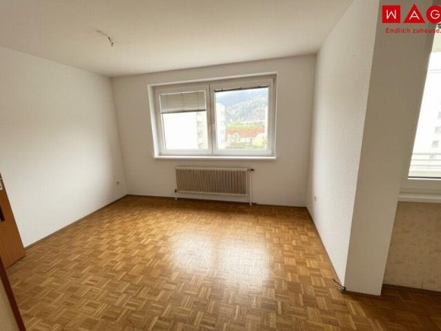 Neu sanierte 3 Zimmerwohnung mit großer Loggia!
