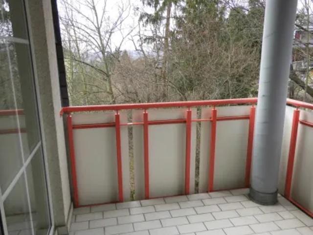 Neu sanierte 3 Zimmer DG Wohnung mit Balkon/Loggia und PKW Stellplatz in ruhiger Stadtlage nur unweit vom Stadtzentrum entfernt!