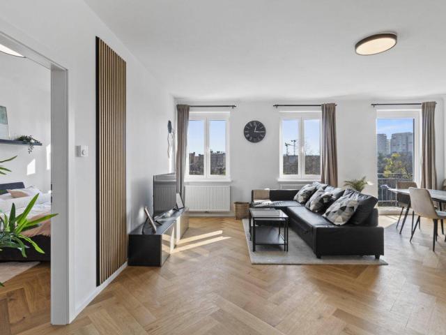 NEU+ sanierte 3 Zimmer Neubauwohnung mit Balkon mit Traum Blick auf den Schweizer Garten!