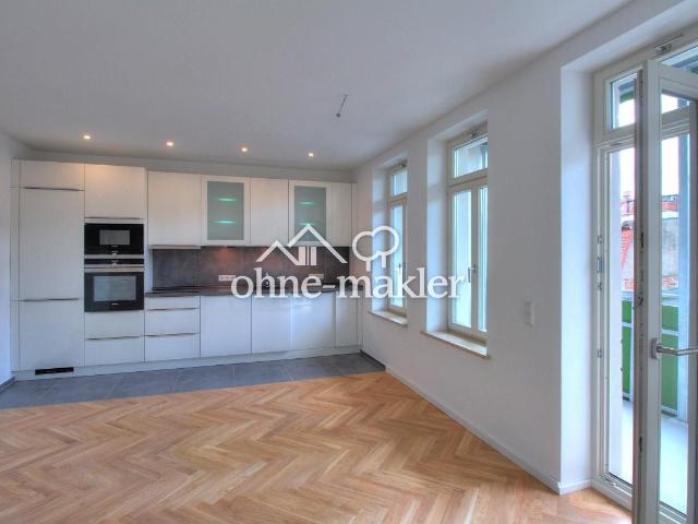 Neu sanierte 3 Zimmer Wohnung mit Luxus Einbauküche und großem Balkon