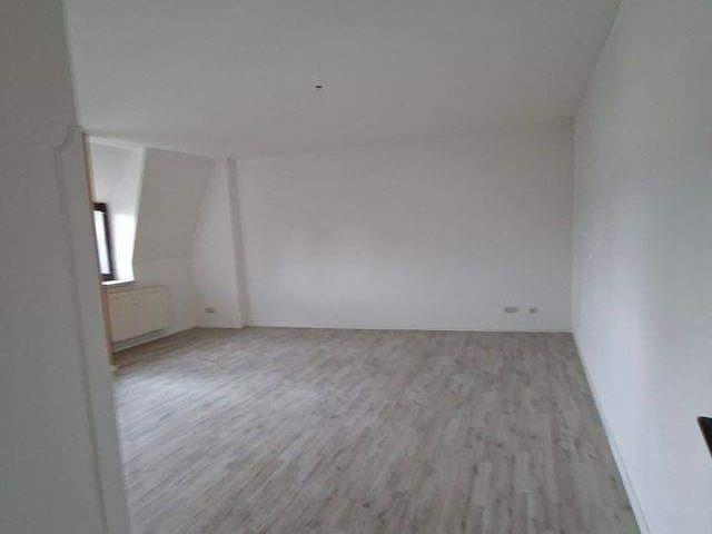Neu sanierte 3 Raum Dachgeschosswohnung Zwickau Pölbitz ab sofort zu vermieten