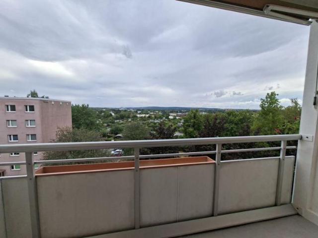 neu sanierte 3 Raumwohnung mit Aufzug und Weitblick