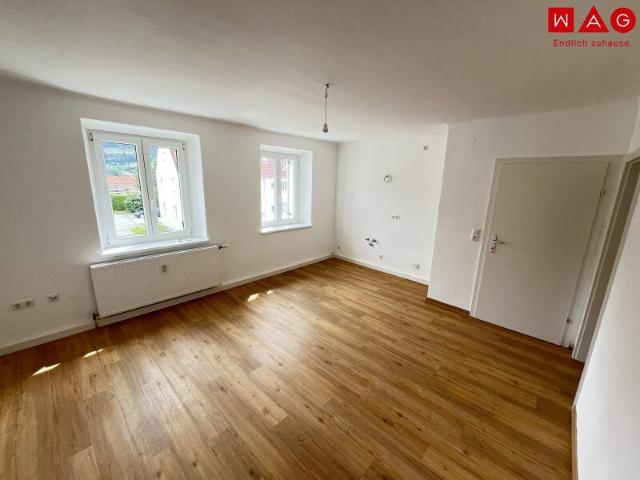 Neu sanierte, 2 Zimmerwohnung mit Balkon und Ausblick ins Grüne!