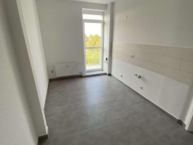 Neu sanierte 2 RWG im EG mit Laminat, Tageslichtbad und Balkon *WE 02* – I.V.K. GmbH – Immobilien Leipzig