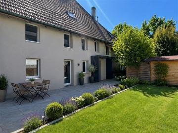 Neu sanierte 4.5 Zimmer Haushälfte mit grosszügigem Grundriss