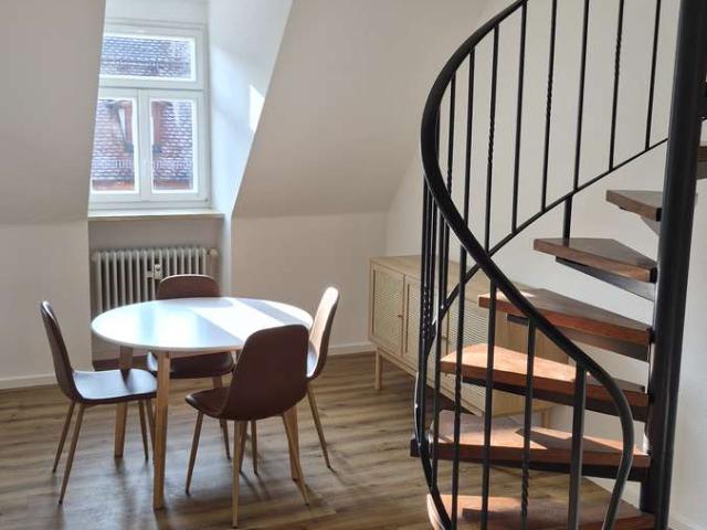 Neu sanierte 5 Zimmer Wohnung mitten im Herzen der Stadt teilmöbliert / *WG Neugründung möglich