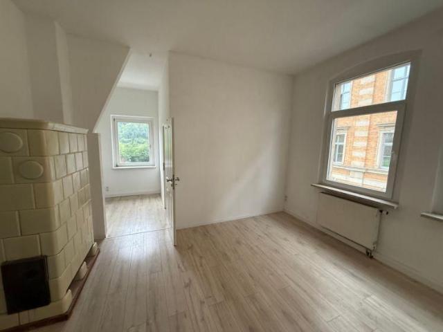 Neu sanierte 5 Raum Wohnung mit Balkon und EBK in der Greizer Neustadt