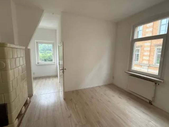 Neu sanierte 5 Raum Wohnung mit Balkon und EBK in der Greizer Neustadt