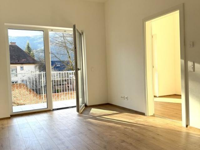 Neu sanierte, modernisierte 2 Zimmer Wohnung mit Balkon