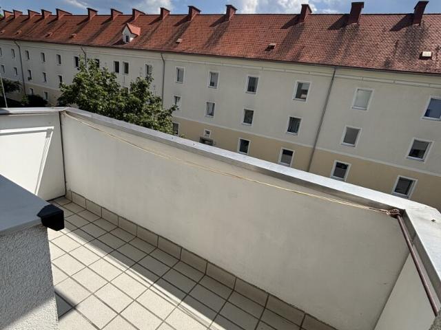 neu sanierte wohnung mit balkon!