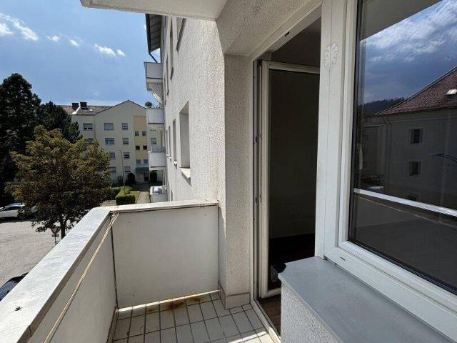 Neu sanierte Wohnung mit Balkon!