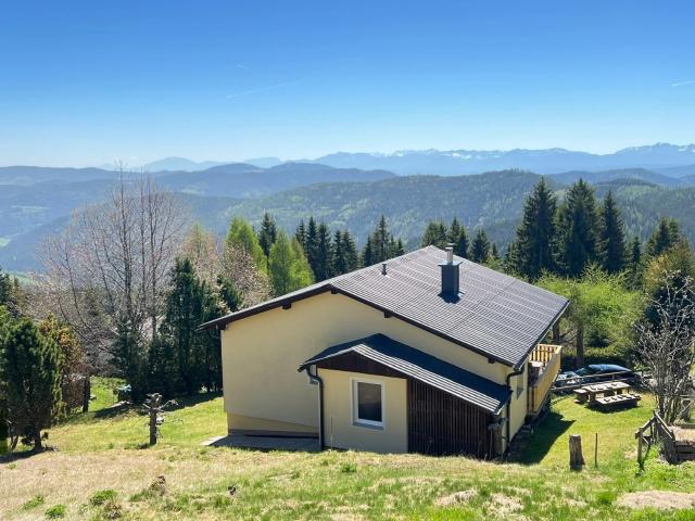 Neu saniertes Almhaus in Ruhelage mit Fernsicht auf der Hochrindl Provisionsfrei