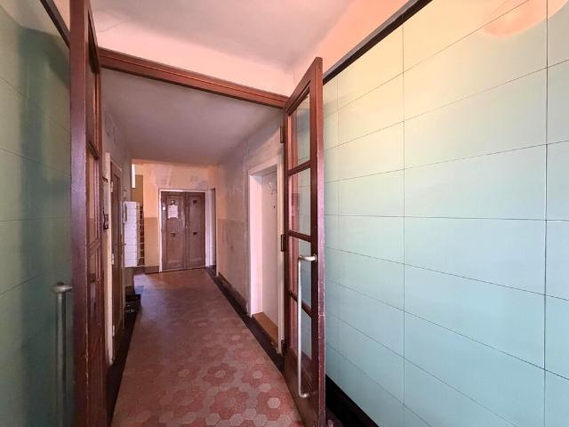 Neu saniertes Kleinbüro oder Praxis / Newly renovated small office or practice /