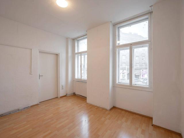 NEU+ Sanierungsbedürftige 1,5 Zimmer Altbauwohnung, tolles Potenzial!
