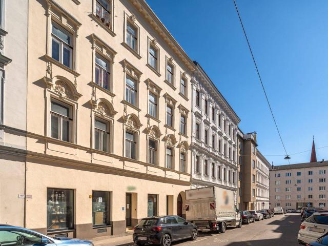 NEU+ Sanierungsbedürftige 1 Zimmer Altbauwohnung im 3. Stock ohne Lift in Ottakring