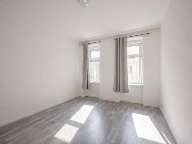 NEU+ sanierungsbedürftige 1 Zimmer Altbauwohnung mit Potenzial!