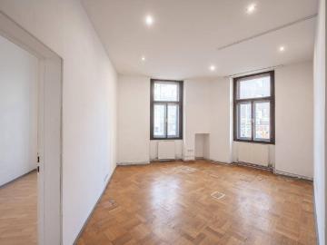 NEU+ Sanierungsbedürftige 2 Zimmer Altbauwohnung, tolles Potenzial!