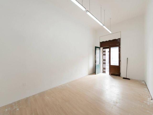 NEU+ Sanierungsbedürftige 2 Zimmer Altbauwohnung im Erdgeschoss!