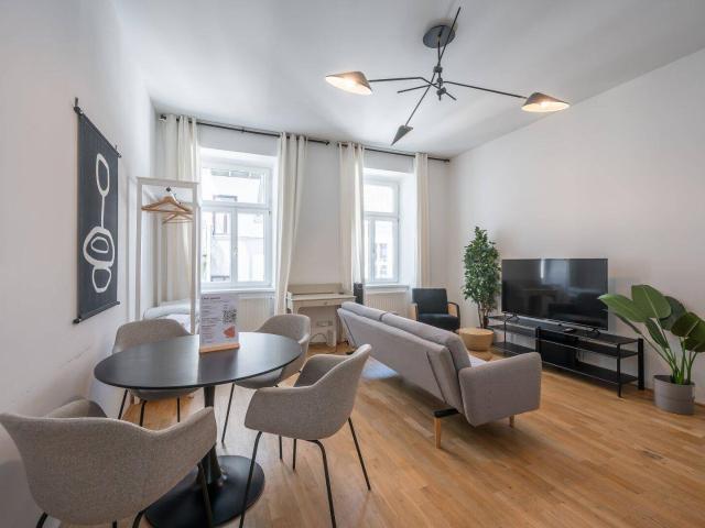 NEU+ Stylische 2 Zimmer Altbauwohnung in großartiger Lage möbliert
