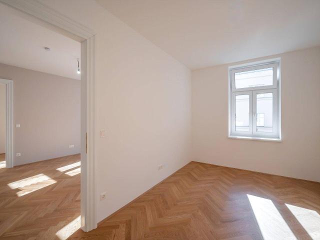 NEU+ Stylishly Renovated 3 Room Period Apartment in a Sought After Location