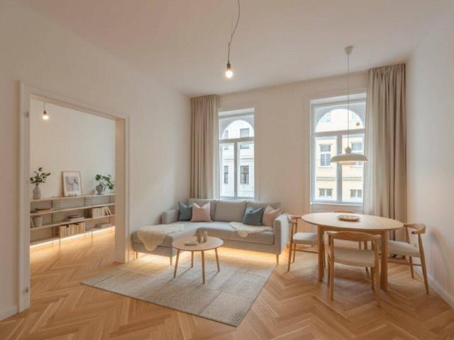 NEU+ stilvolle generalsanierte 4 Zimmer Altbauwohnung hofseitiger Balkon