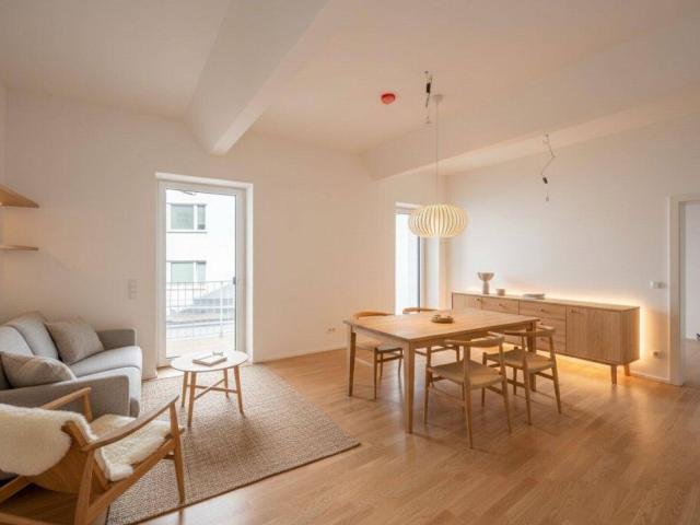 NEU+ Stilvolle 2 Zimmer Altbauwohnung mit Loggia Erstbezug BESTLAGE!
