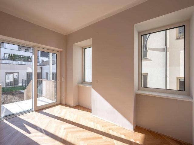 NEU+ Perfekt ausgestattete 1 Zimmer Altbau Erdgeschoss Wohnung in toller Lage Erstbezug !