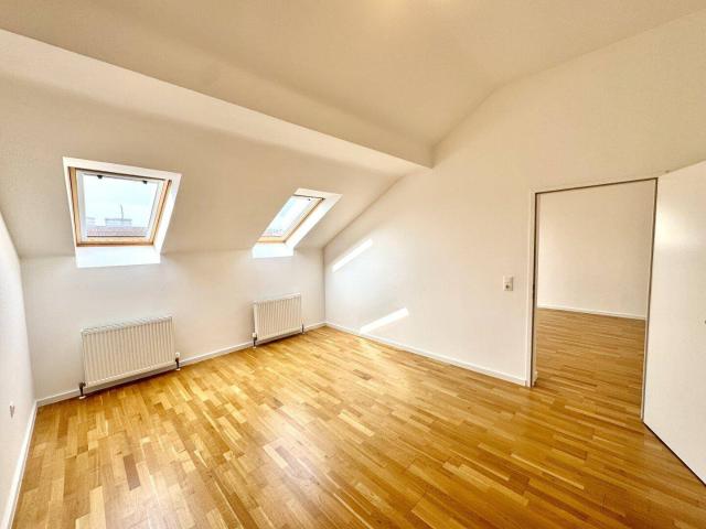 NEU! Perfekt gelegen! Geräumige 2 Zimmer Dachgeschosswohnung!