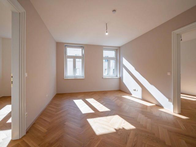 NEU+ Perfekt geschnittene 2 Zimmer Altbau Wohnung in toller Lage Erstbezug !