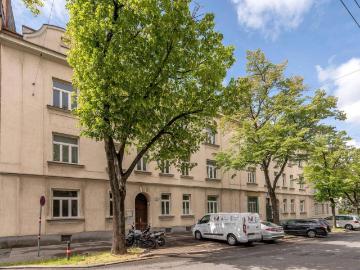NEU+ Period Apartment with Potential – 1 Room Apartment in Need of Renovation