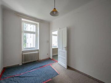 NEU+ Period apartment with potential – 2 room apartment in need of renovation