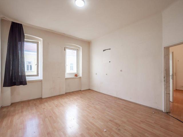 NEU+ Platz für neue Ideen! Sanierungsbedürftige 3,5 Zimmer Altbauwohnung mit 50 m² und WG Eignung