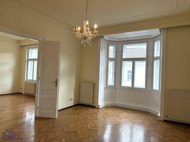 NEU PREIS* GUTE LAGE*Altbaucharme trifft Stadtleben – großzügige 4 Zimmer Wohnung nahe Rochusmarkt