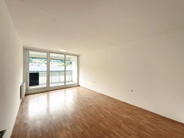 NEU! Preisgünstige 1 Zimmerwohnung mit Loggia nahe Wien zu vermieten! Tiefgaragenstellplätze verfügbar!