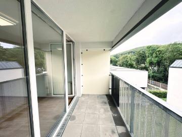 NEU! Preisgünstige 1 Zimmerwohnung mit Loggia nahe Wien zu vermieten! Tiefgaragenstellplätze verfügbar!