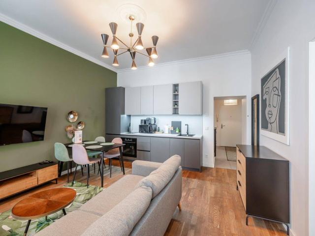 NEU+ Quiet courtyard location Fully Furnished 2 room Period Apartment in a Prime Location!