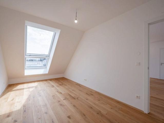 NEU+ Room to Rise! 4 Room Attic First Occupancy with 130 m² and 32 m² Terrace