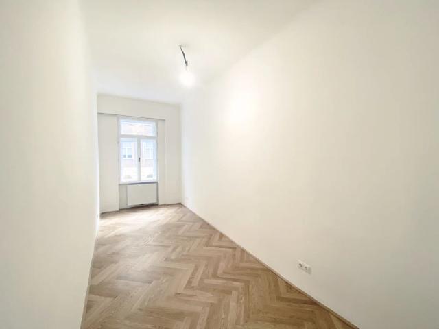 NEU! Rarität! ERSTBEZUG! WG Geeignete 5 Zimmerwohnung! Stuck an den Decken!