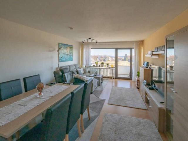Neu Renoviert: Moderne, sonnige 4 Zimmer Mietwohnung im Erdgeschoss
