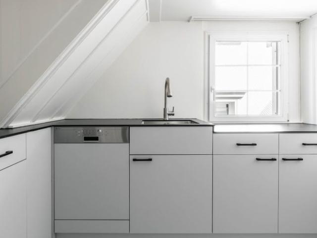 Neu Renoviert, im Zentrum, mit Balkon, 100m2, 4 Zimmer
