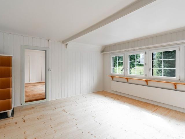 Neu Renoviert, im Zentrum, mit Rooftop Balkon, 100m2, 4 Zimmer