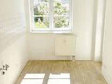 neu renoviert sofort frei: kompakte 2,5 Zi. Wohnung in Seidnitz
