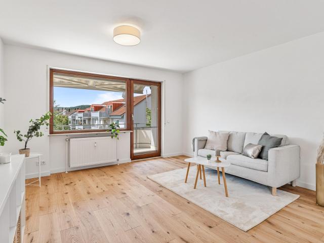 neu renoviert und sofort einziehen 3 Zi zentral gelegen mit Balkon