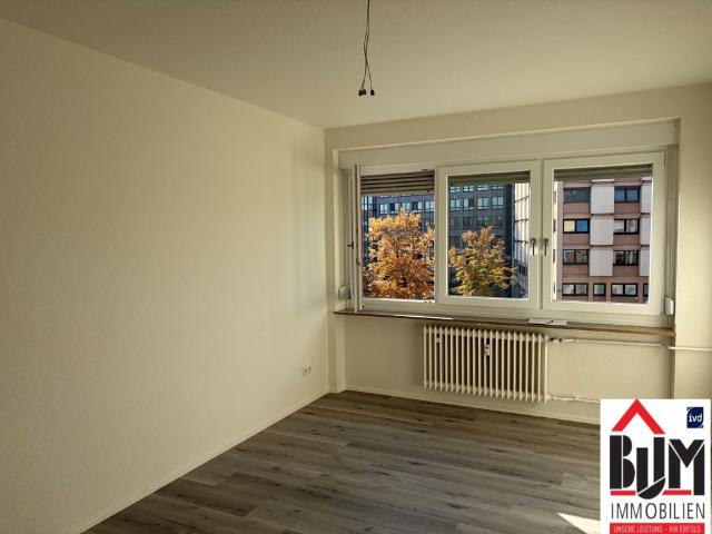 Neu renoviert 1 Zimmer hell frei Personenaufzug