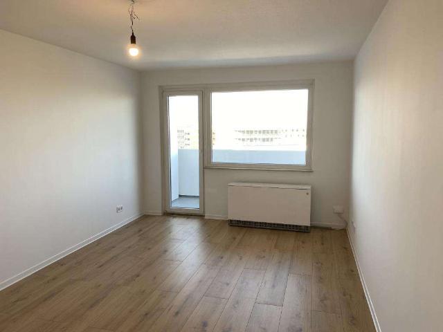 neu renoviert 2 Zi. Whg. mit Balkon und Aufzug im 6.OG in Velbert