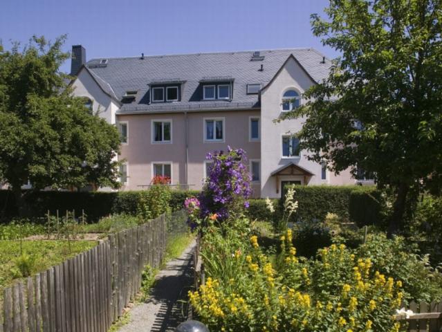 Neu renovierte 4 Raum Wohnung mit Mietergarten – Wohnen zum Wohlfühlen