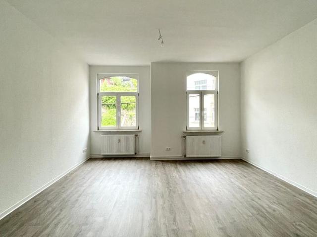 Neu renovierte 4 Zimmer Wohnung im Altbau!