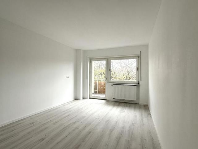 Neu renovierte 4 Zimmer Dachwohnung mit Balkon und Blick ins Grüne – ruhiges Wohnen nahe Bretten