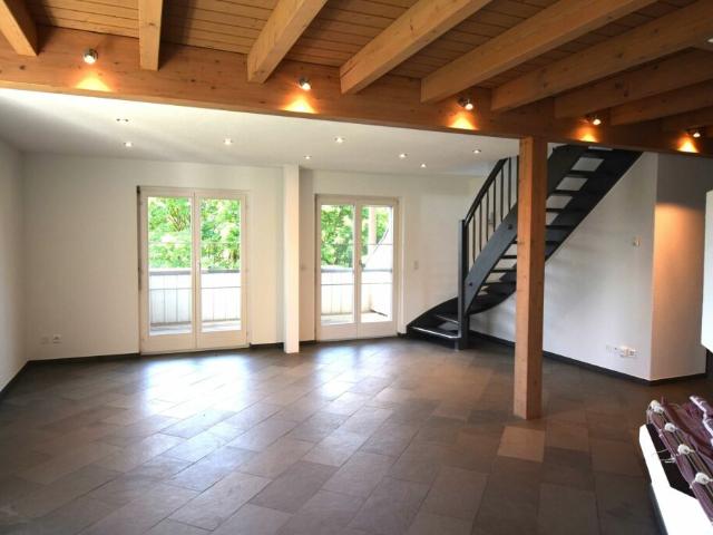 Neu Renovierte 3½ 4 Zimmer Maisonette Wohnung im 2. OG mit Lift Eigentumsstandard