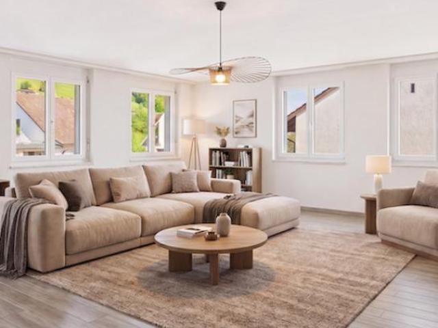 Neu renovierte 4.5 Zimmer Elegantwohnung mit eigenem Parkplatz, Bubendorf